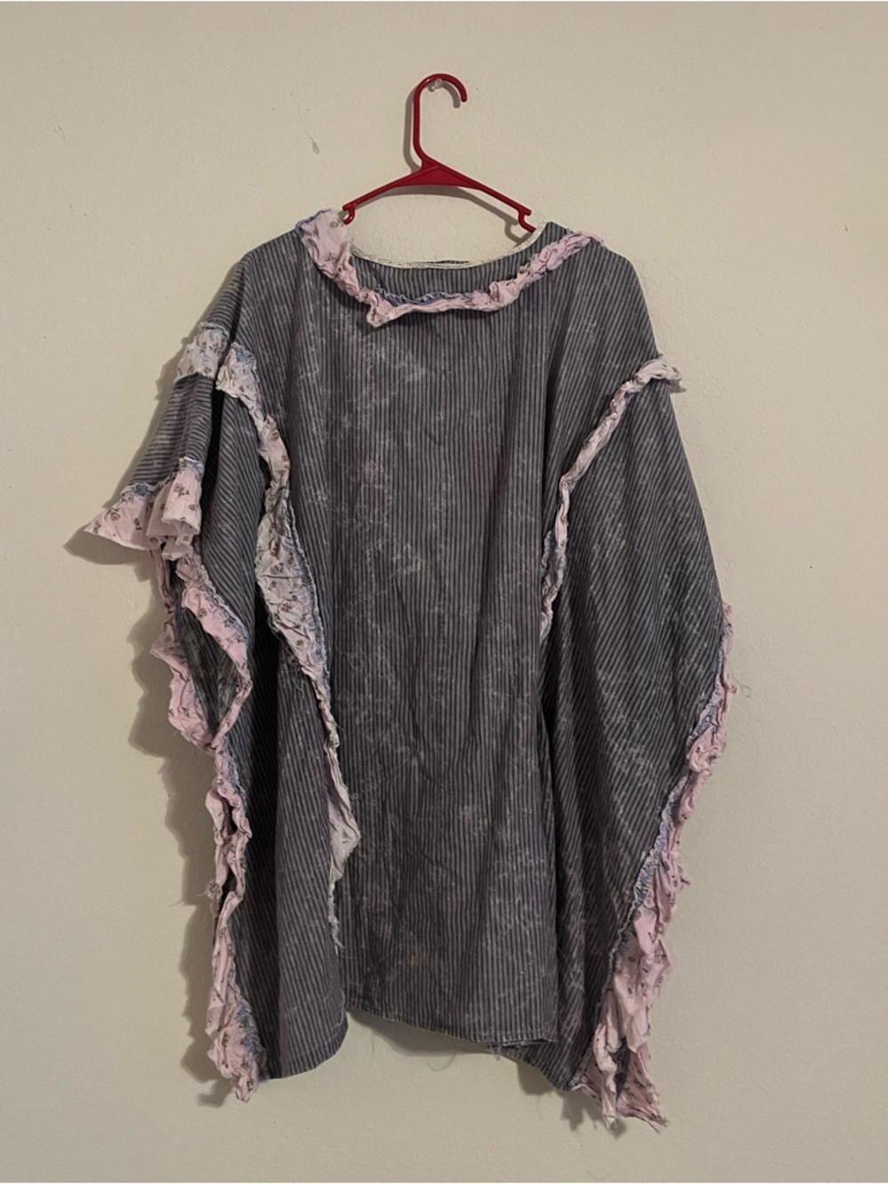 OLÍ & HALI Striped Distressed Tunic Top size LARGE - Picture 4 of 4